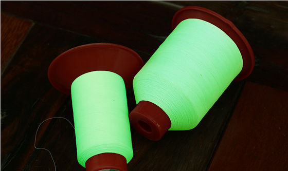 150D Brillo en la oscuridad de hilo de gancho verde de bordado luminoso