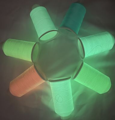 150D Brillo en la oscuridad de hilo de gancho verde de bordado luminoso